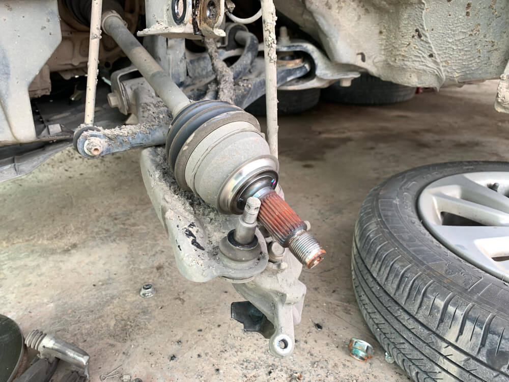 as-roda-grand-livina-rusak