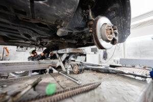 kaki-kaki-mobil-avanza-keras